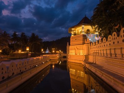 Temple,Of,The,Sacred,Tooth,Relic,At,Kandy,,Sri,Lanka